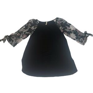 EMERALD WOMENS BLACK AND FLORAL SHEAR 3/4 SLEEVES THAT TIE SIZE MEDIUM